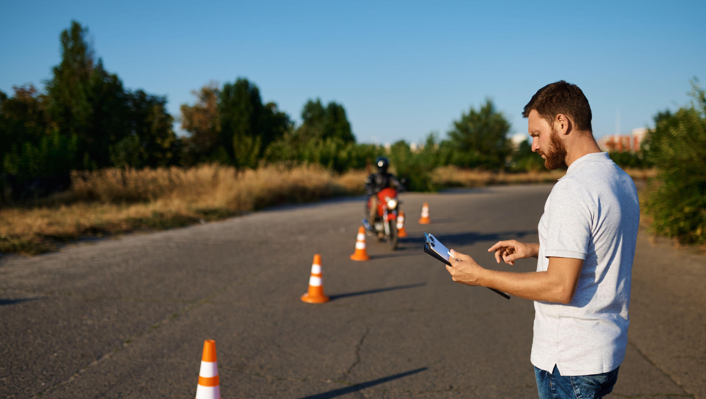 Prix du permis moto en 2025 : tout savoir sur les tarifs et mes astuces pour économiser
